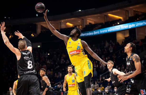 进行换人和 进行换人和